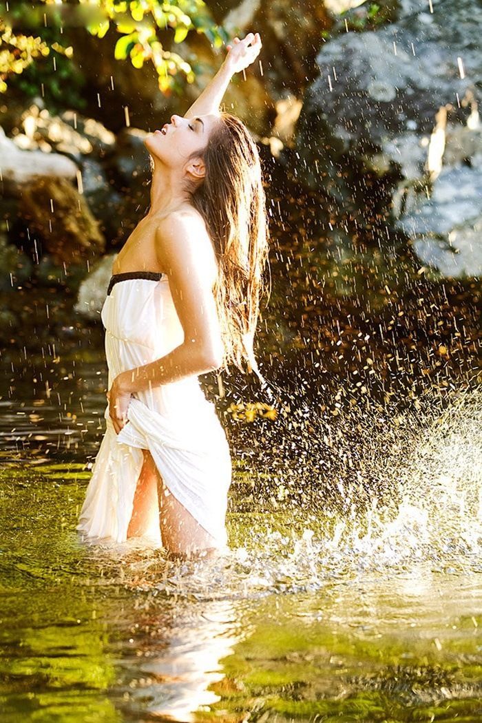 Marie Avgeropoulos in Funabashi