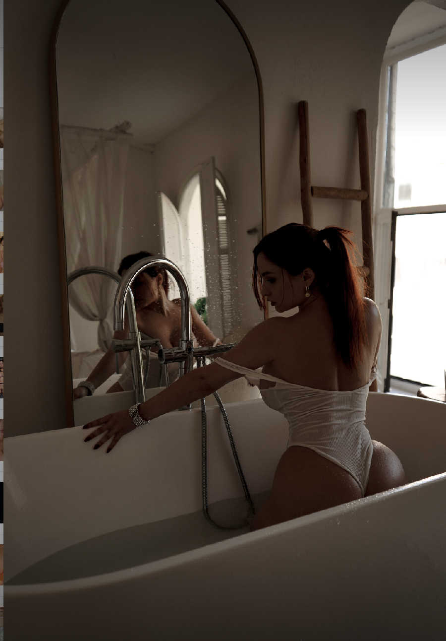 A playful frame from Miranda Faith nude — online in Funabashi