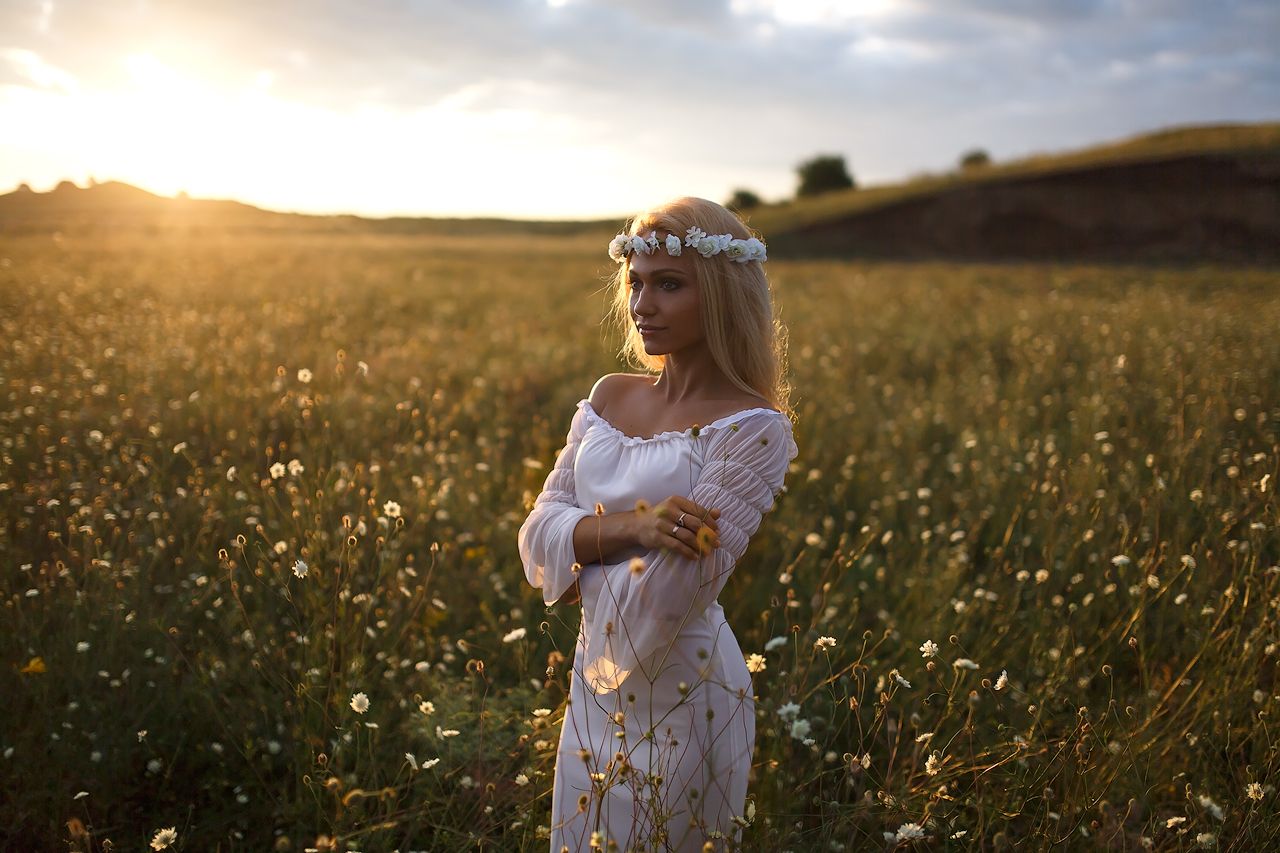 Girls in Slavic costumes in Funabashi
