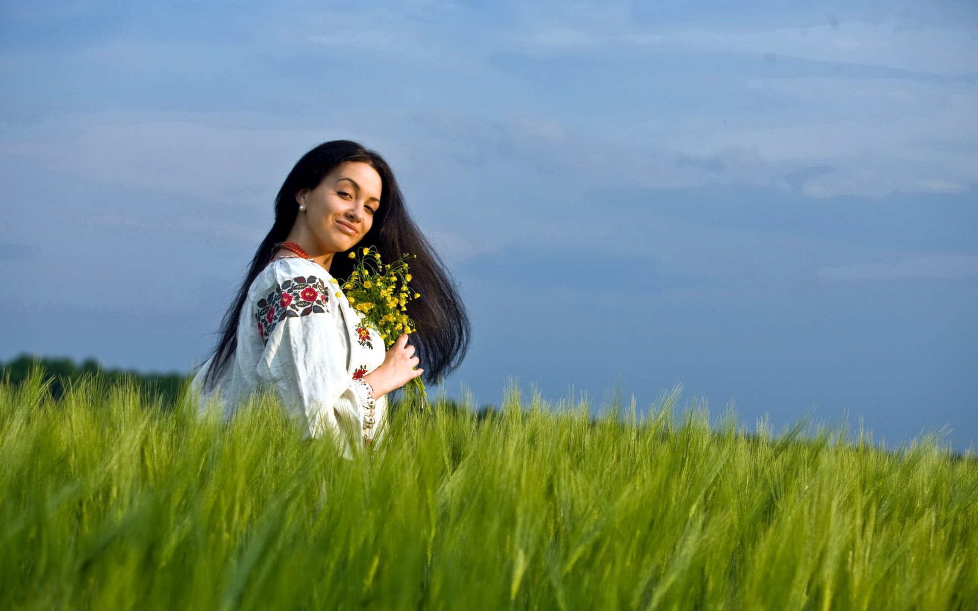 Girls in Slavic costumes in Funabashi