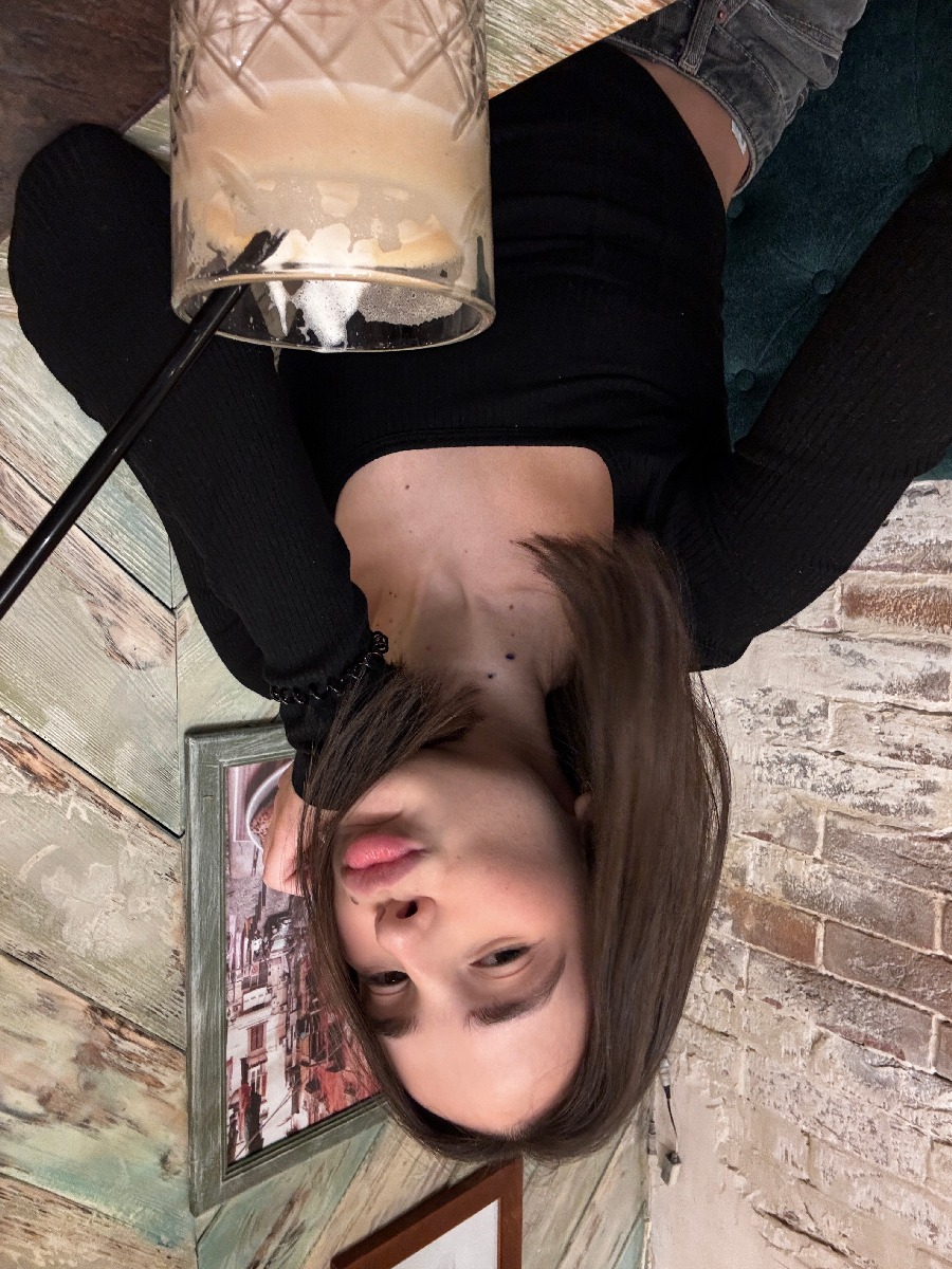 Fresh photos, fresh mood — Tina online in Funabashi